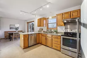 1238 Jasmine Dr, Madison, WI 53719 - Photo 9