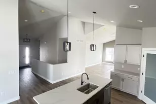 495 Foxfield Ct, Oregon, WI 53575 - Photo 5