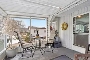 412 Oak Lodge Rd, Racine, WI 53185 - Photo 5