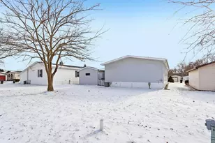 412 Oak Lodge Rd, Racine, WI 53185 - Photo 37