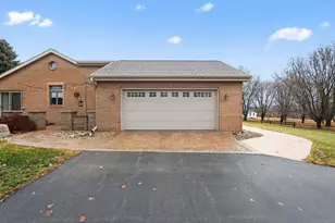 8131 E Creek Rd, Janesville, WI 53546 - Photo 13