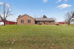 8131 E Creek Rd, Janesville, WI 53546 - Photo 3