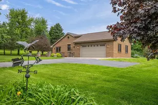 8131 E Creek Rd, Janesville, WI 53546 - Photo 3