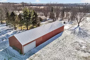 8131 E Creek Rd, Janesville, WI 53546 - Photo 11