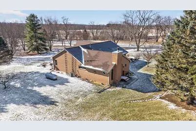 8131 E Creek Road, Janesville, WI 53546 - Photo 9