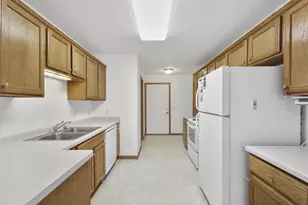 1041 Chandler Ln, Sun Prairie, WI 53590 - Photo 15