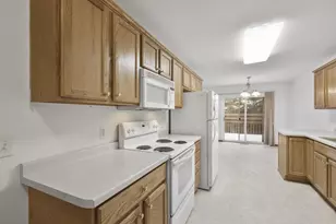 1041 Chandler Ln, Sun Prairie, WI 53590 - Photo 17