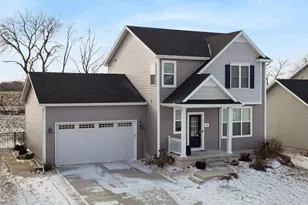 859 Shadowwood Trl, Sun Prairie, WI 53590 - Photo 3