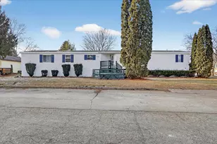 112 Falling Creek Cir, Janesville, WI 53548 - Photo 3