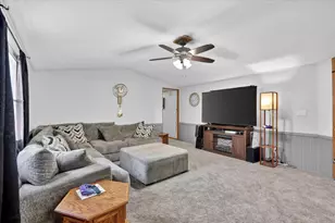 112 Falling Creek Cir, Janesville, WI 53548 - Photo 7