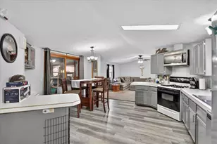 112 Falling Creek Cir, Janesville, WI 53548 - Photo 11