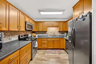 1426 Wheeler Ct, Madison, WI 53704 - Photo 3