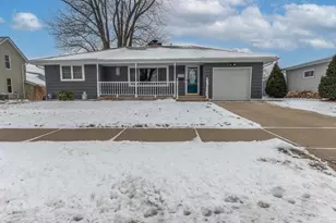 1530 S Oakhill Ave, Janesville, WI 53546 - Photo 1