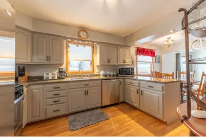 1530 S Oakhill Avenue, Janesville, WI 53546 - Photo 3