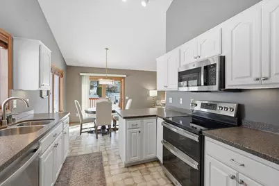 1355 Gray Hawk Way, Sun Prairie, WI 53590 - Photo 17