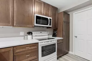 3282 Stonecreek Dr, Madison, WI 53719 - Photo 5