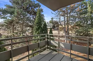 6251 Charing Cross Ln, Middleton, WI 53562 - Photo 11