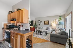 400-402 Estate Ln, Stoughton, WI 53589 - Photo 9