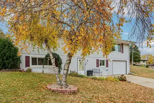 1526 Manor Dr, Janesville, WI 53548 - Photo 5