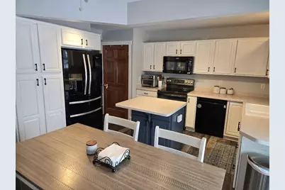 237 Royal Ridge Drive, Oconomowoc, WI 53066 - Photo 9