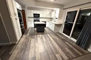 237 Royal Ridge Dr, Oconomowoc, WI 53066 - Photo 5