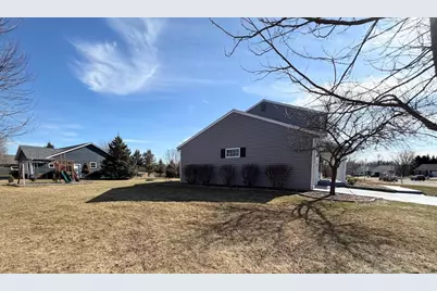 237 Royal Ridge Drive, Oconomowoc, WI 53066 - Photo 3