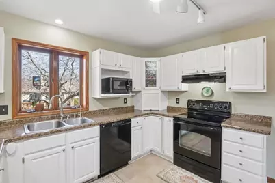 1606 Manchester Crossing, Waunakee, WI 53597 - Photo 11