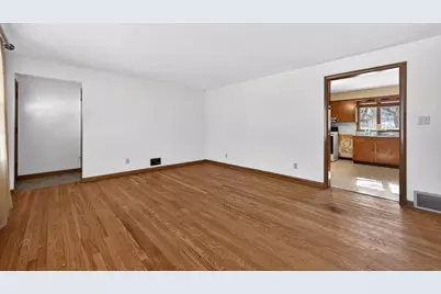 [Address not provided], Rockford, IL 61103 - Photo 5