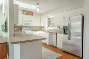 1610 Randy Ln, Madison, WI 53704 - Photo 9