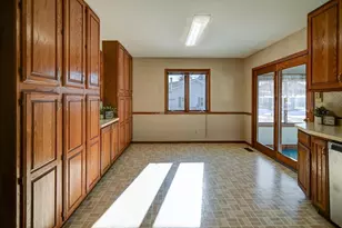 911 Valley Rd, Poynette, WI 53955 - Photo 7