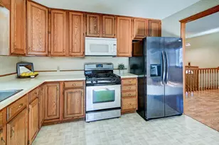 911 Valley Rd, Poynette, WI 53955 - Photo 9