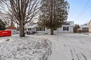 914 S 35th St, Manitowoc, WI 54220 - Photo 17