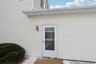 1608 Commonwealth Dr, Fort Atkinson, WI 53538 - Photo 5