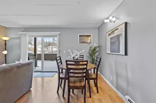 10 Maple Wood Ln, Madison, WI 53704 - Photo 15