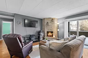 10 Maple Wood Ln, Madison, WI 53704 - Photo 7