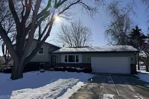 3506 Greenwood Dr, Janesville, WI 53546 - Photo 3