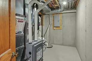 6915 Dominion Dr, Madison, WI 53718 - Photo 33