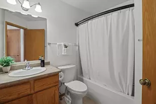 6915 Dominion Dr, Madison, WI 53718 - Photo 19