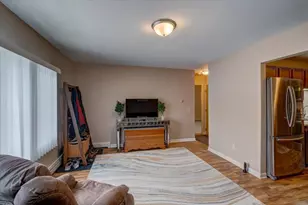 5345 Garden View Ct, Madison, WI 53713 - Photo 7