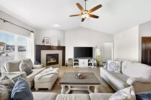 4960 Prairie Spring Ct, Waunakee, WI 53597 - Photo 7