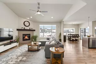 608 Burnt Sienna Dr, Middleton, WI 53562 - Photo 3