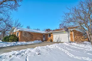 2718 Hilltop Dr, Sun Prairie, WI 53590 - Photo 41