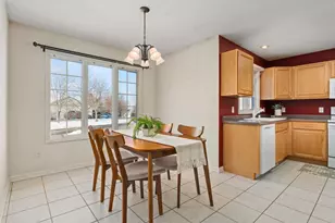 3155 Selkirk Dr, Sun Prairie, WI 53590 - Photo 9