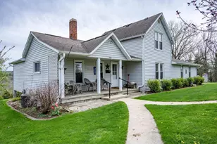 207 Spring St, Elroy, WI 53929 - Photo 3