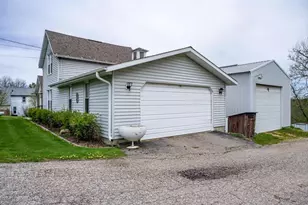 207 Spring St, Elroy, WI 53929 - Photo 5