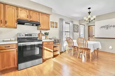 1002 Cherrywood Drive, Waukesha, WI 53188 - Photo 5