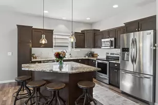 5371 Little Bluestem Dr, Mcfarland, WI 53558 - Photo 3