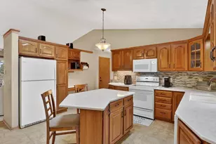 2338 E Pine Tree Ct, Milton, WI 53563 - Photo 9