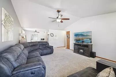 839 Kimseth Circle, Deerfield, WI 53531 - Photo 3