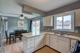 90 E Countryside Dr, Janesville, WI 53536 - Photo 15